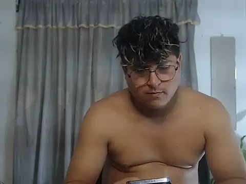 sharly14 live cam on StripChat
