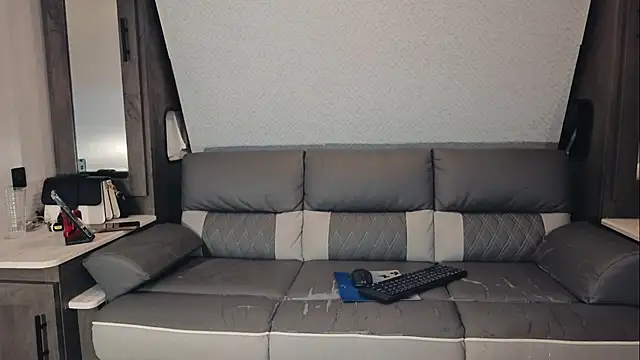 Hotbeebee webcam