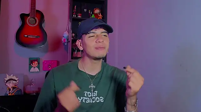 MikeyKuro live cam preview