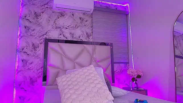 kendal_rossi live cam on StripChat