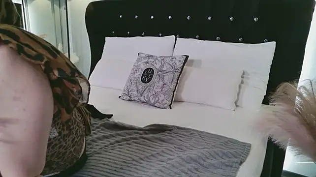 ChloeWells live cam preview