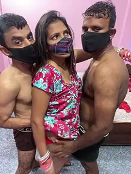 Threesomequeen live cam