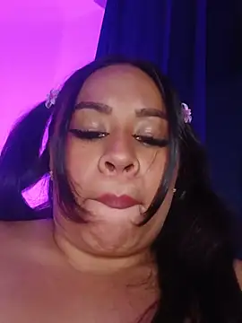 Rozan_Noire live cam on StripChat
