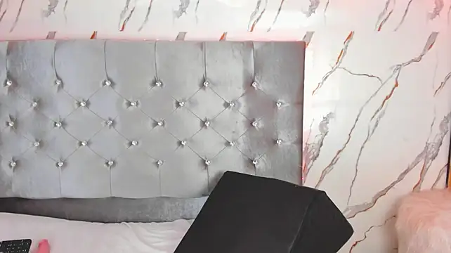 vanessa_saquirt live cam on StripChat
