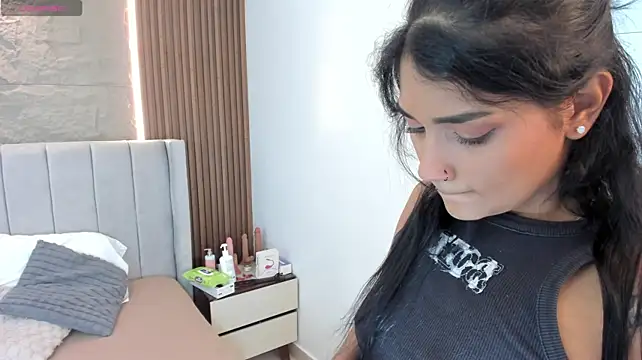 NINAMARTINS live cam on StripChat