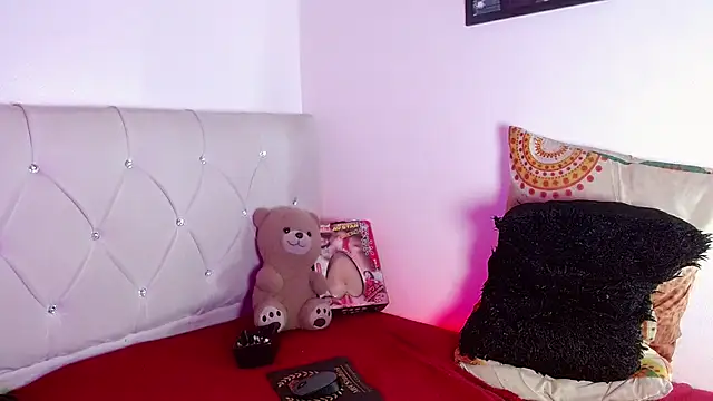 Angel_foxc13 live cam on StripChat