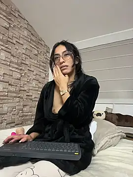 Lucyjoi live cam on StripChat