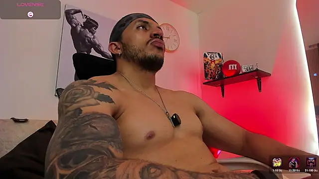 LiamReigns_ live cam on StripChat