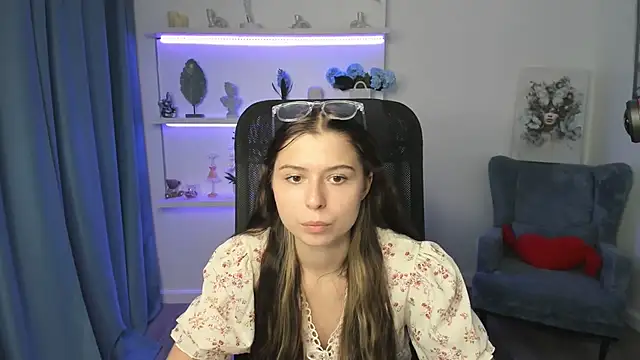 AnnaRelerti webcam
