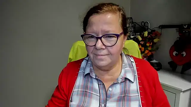 Adelewildx live cam on StripChat