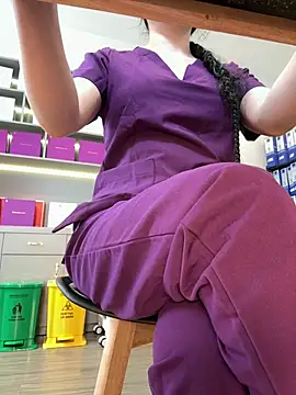 secretly_masturbating live cam on StripChat