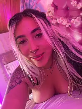 ManuelaVeeleez live cam on StripChat