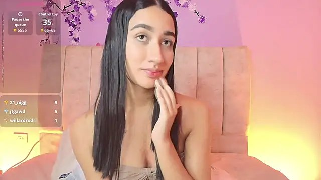 Nikirouse live cam on StripChat