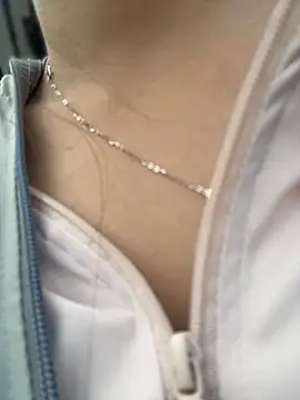 feifei_7788 (F milf) - 真空走人群，并且随机找人搭讪