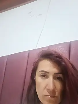 saray_hotty live cam on StripChat