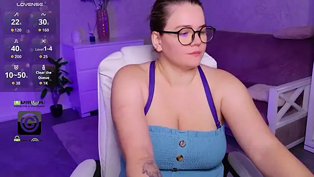 KellyKleine live cam on StripChat