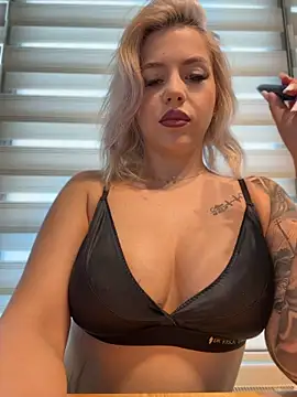 IveySin live cam on StripChat