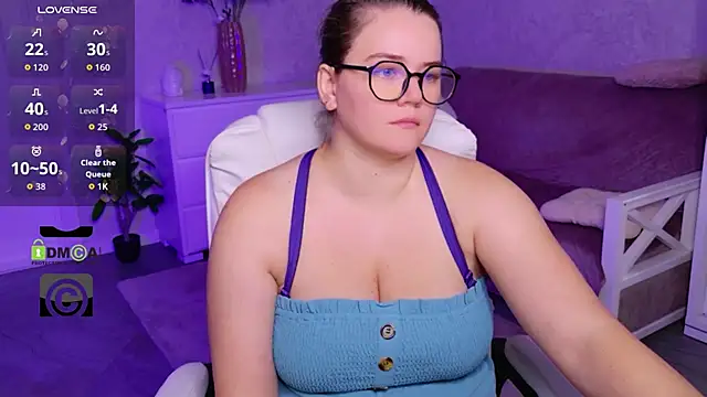 KellyKleine live cam on StripChat