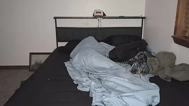 Opondestre00420 live cam on StripChat