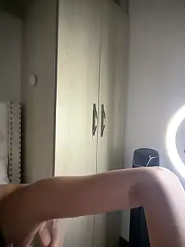 OliviaLuuxe live sex cam