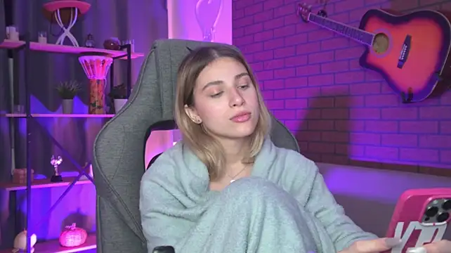 EllieCutes webcam
