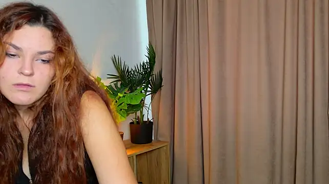 LeyaaStarr webcam