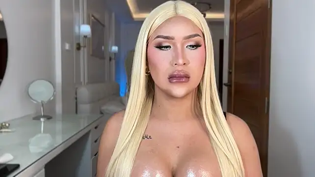 Your_Majesty_Tyra webcam