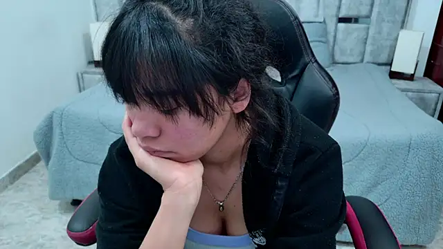 laureentt_ live cam on StripChat