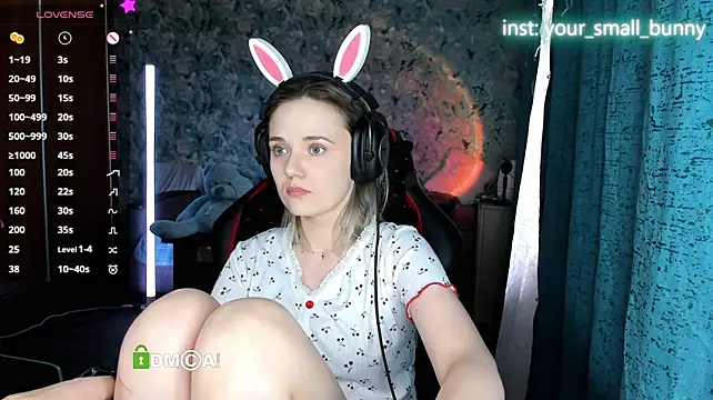 Your_small_bunny live cam on StripChat