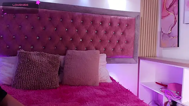MylaDreams live cam