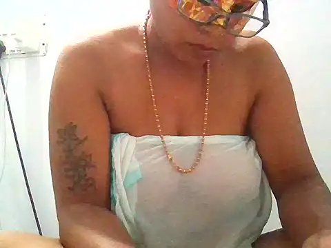 RUKMINI_60 live cam on StripChat