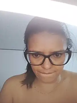 selena_foxy live cam on StripChat