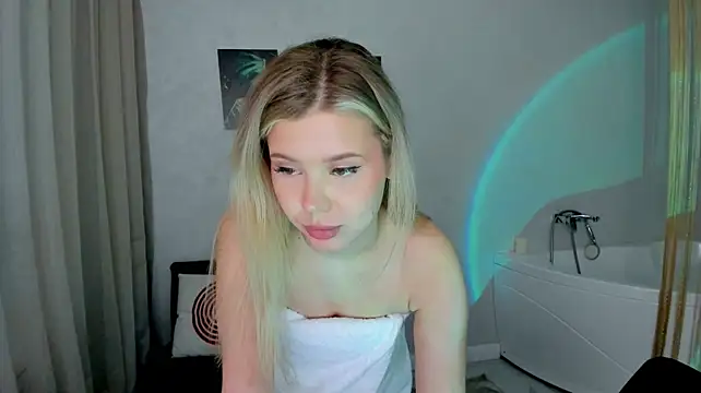 FollowLovee live cam on StripChat