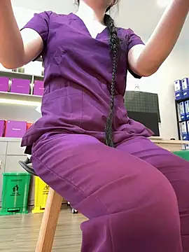 secretly_masturbating live cam on StripChat
