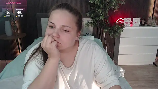 Crazyy_girl_ live cam on StripChat