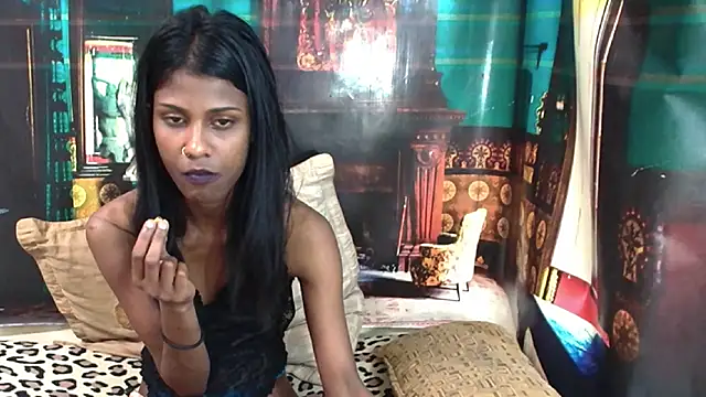 IndianSilkySpice live cam on StripChat