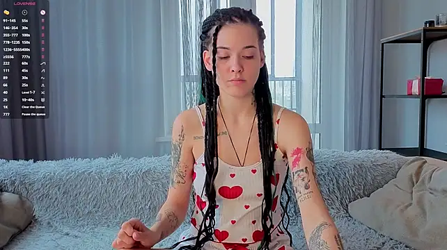 KeniaBibiloni live cam on StripChat
