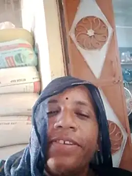 Hotranijatav56 live cam on StripChat