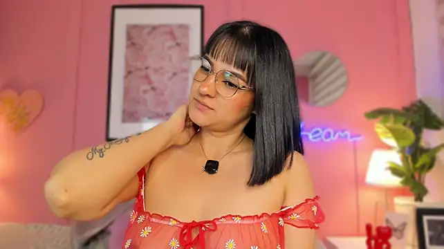 SoySaraa webcam