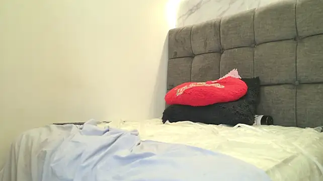 aly_n_sebas live cam on StripChat