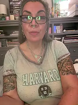 dieseldame1313 live cam on StripChat