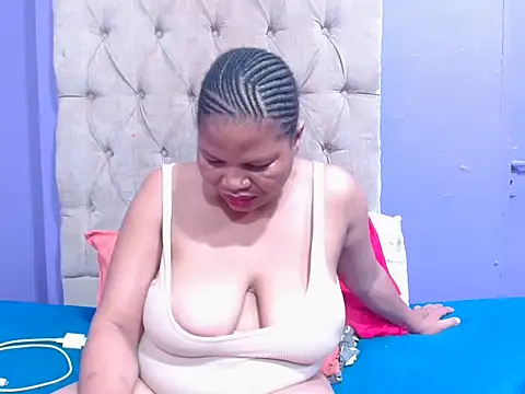 BubblyCheese live cam on StripChat