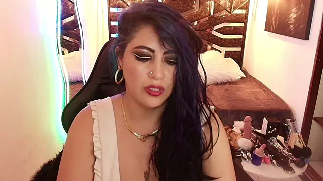 scarleth_blue
