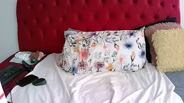 CurvyQueenx2 live cam preview