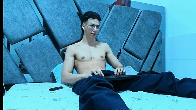 OliverThompsonJS live cam preview