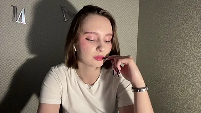 LovieClausing live cam on StripChat