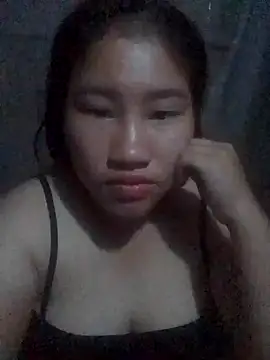Phuongly_bb live cam on StripChat