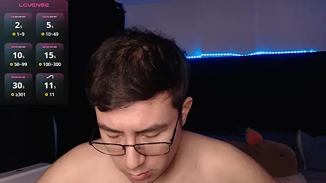 andrewmhilton_ live cam on StripChat