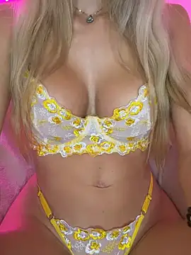 ladamoon live cam on StripChat