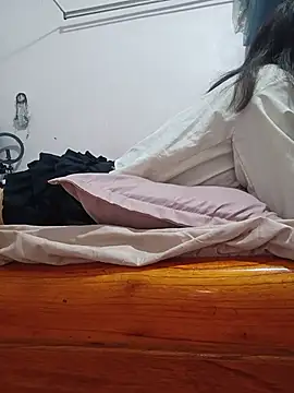 Linda-yiyi live cam on StripChat